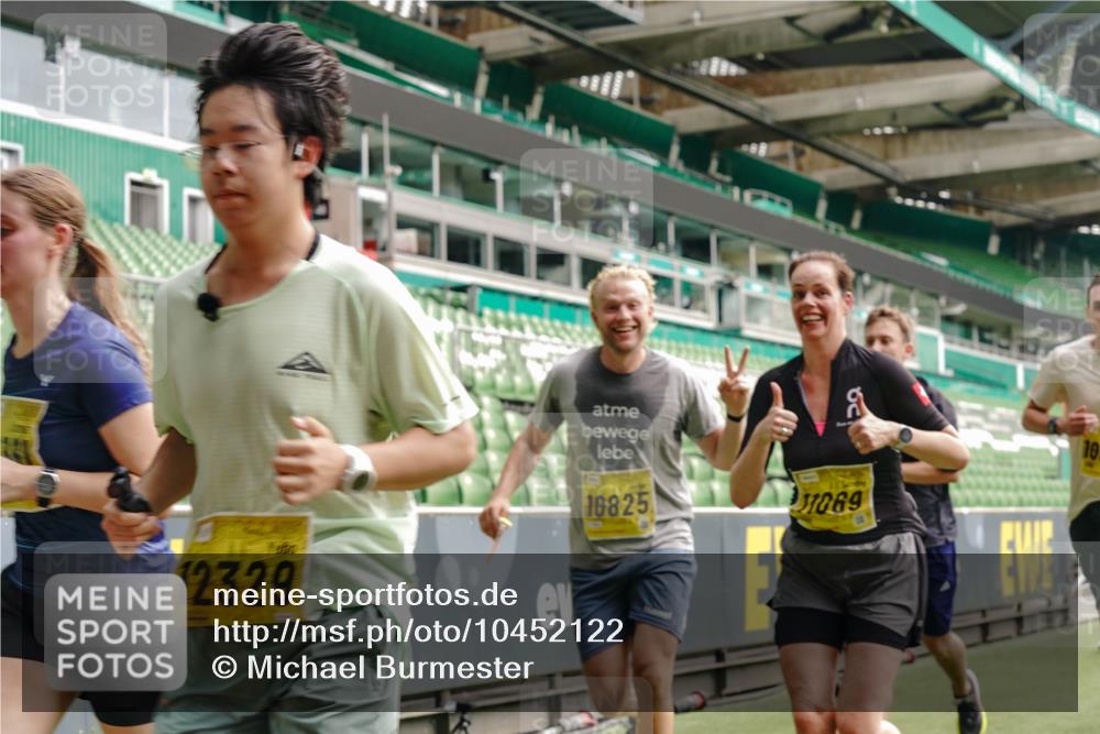 13.09.2026 - 21. swb-Marathon Bremen Michael Burmester http://msf.ph/oto/10452122 13.09.2026 10:31:36 Laufen im Stadion 10141, 10146, 10174, 10222, 10227, 10246, 10255, 10256, 10281, 10284, 10304, 10339, 10359, 10410, 10443, 10448, 10471, 10478, 10479, 10503, 10515, 10517, 10518, 10529, 10540, 10543, 10555, 10577, 10579, 10588, 10589, 10608, 10610, 10626, 10631, 10641, 10646, 10684, 10685, 10690, 10703, 10704, 10707, 10708, 10714, 10725, 10757, 10765, 10780, 10821, 10822, 10837, 10838, 10862, 10863, 10884, 10886, 10984, 11038, 11350, 11379 meine-sportfotos.de