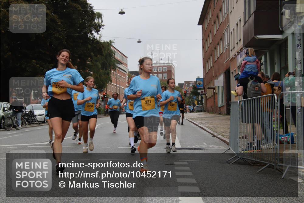 13.09.2026 - Kiel Lauf Markus Tischler http://msf.ph/oto/10452171 13.09.2026 09:48:35 Fleethörn 4355, 11, 221, 60, 3550, 4961 meine-sportfotos.de