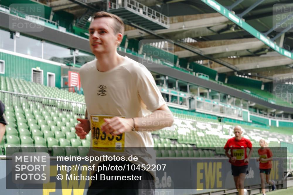 13.09.2026 - 21. swb-Marathon Bremen Michael Burmester http://msf.ph/oto/10452207 13.09.2026 10:31:38 Laufen im Stadion 10141, 10146, 10174, 10222, 10227, 10246, 10255, 10256, 10281, 10284, 10304, 10339, 10359, 10365, 10410, 10443, 10448, 10471, 10478, 10479, 10503, 10515, 10517, 10518, 10529, 10540, 10543, 10555, 10577, 10579, 10588, 10589, 10608, 10610, 10626, 10631, 10641, 10646, 10684, 10685, 10690, 10703, 10704, 10707, 10708, 10714, 10725, 10757, 10765, 10780, 10821, 10822, 10837, 10838, 10862, 10863, 10884, 10886, 10984, 11038, 11350, 11379 meine-sportfotos.de