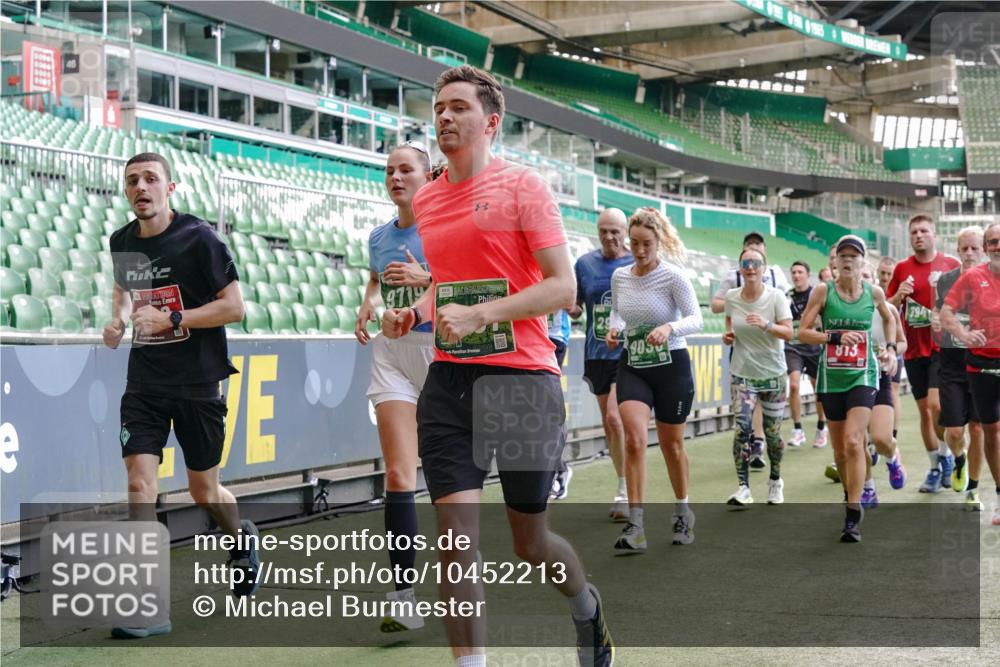 13.09.2026 - 21. swb-Marathon Bremen Michael Burmester http://msf.ph/oto/10452213 13.09.2026 13:09:57 Laufen im Stadion 164, 383, 391, 448, 532, 549, 563, 625, 813, 869, 898, 1025, 1072, 1124, 1150, 1180, 1398, 1738, 1855, 1867, 1880, 1894, 1967, 2202, 2208, 2232, 2243, 2268, 2284, 2333, 2339, 2342, 2380, 2413, 2429, 2432, 2441, 2467, 2471, 2525, 2530, 2553, 2573, 2594, 2654, 2682, 2692, 2714, 2717, 2785, 2819, 2823, 2841, 2897, 2920, 2930, 2931, 2932, 2941, 3032, 3063, 3086, 3089, 3122, 3208, 3291, 3316, 3327, 3333, 3370, 3398, 3410, 3437, 3470, 3707, 3769, 109 meine-sportfotos.de