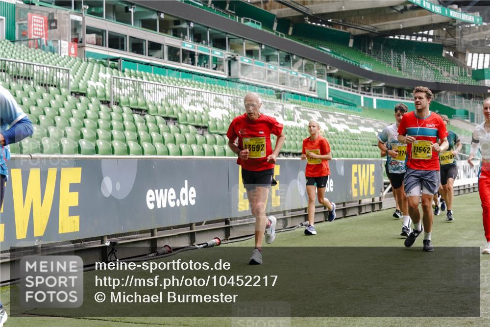 13.09.2026 - 21. swb-Marathon Bremen Michael Burmester http://msf.ph/oto/10452217 13.09.2026 10:31:39 Laufen im Stadion 10141, 10146, 10174, 10222, 10227, 10246, 10255, 10256, 10281, 10284, 10304, 10339, 10359, 10365, 10410, 10443, 10448, 10471, 10478, 10479, 10503, 10515, 10517, 10518, 10529, 10540, 10543, 10555, 10565, 10577, 10579, 10588, 10589, 10608, 10610, 10626, 10631, 10641, 10646, 10684, 10685, 10690, 10703, 10704, 10707, 10708, 10714, 10721, 10725, 10757, 10765, 10780, 10821, 10822, 10837, 10838, 10862, 10863, 10884, 10886, 10984, 11038, 11350, 11379 meine-sportfotos.de