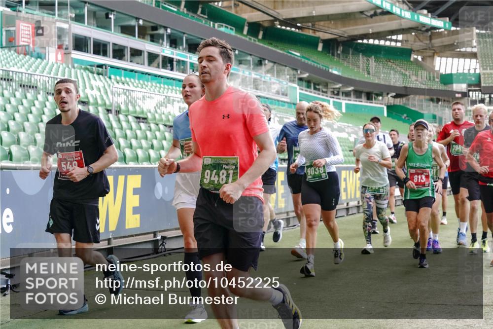 13.09.2026 - 21. swb-Marathon Bremen Michael Burmester http://msf.ph/oto/10452225 13.09.2026 13:09:57 Laufen im Stadion 164, 383, 391, 448, 532, 549, 563, 625, 813, 869, 898, 1025, 1072, 1124, 1150, 1180, 1398, 1738, 1855, 1867, 1880, 1894, 1967, 2202, 2208, 2232, 2243, 2268, 2284, 2333, 2339, 2342, 2380, 2413, 2429, 2432, 2441, 2467, 2471, 2525, 2530, 2553, 2573, 2594, 2654, 2682, 2692, 2714, 2717, 2785, 2819, 2823, 2841, 2897, 2920, 2930, 2931, 2932, 2941, 3032, 3063, 3086, 3089, 3122, 3208, 3291, 3316, 3327, 3333, 3370, 3398, 3410, 3437, 3470, 3707, 3769, 109 meine-sportfotos.de