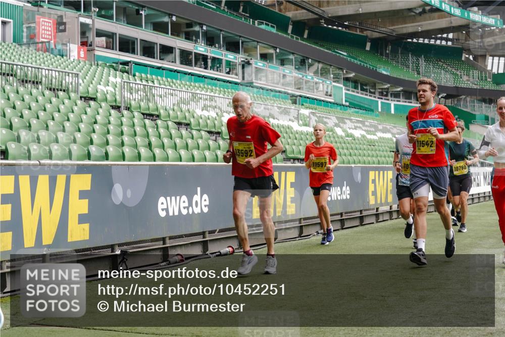 13.09.2026 - 21. swb-Marathon Bremen Michael Burmester http://msf.ph/oto/10452251 13.09.2026 10:31:39 Laufen im Stadion 10141, 10146, 10174, 10222, 10227, 10246, 10255, 10256, 10281, 10284, 10304, 10339, 10359, 10365, 10410, 10443, 10448, 10471, 10478, 10479, 10503, 10515, 10517, 10518, 10529, 10540, 10543, 10555, 10565, 10577, 10579, 10588, 10589, 10608, 10610, 10626, 10631, 10641, 10646, 10684, 10685, 10690, 10703, 10704, 10707, 10708, 10714, 10721, 10725, 10757, 10765, 10780, 10821, 10822, 10837, 10838, 10862, 10863, 10884, 10886, 10984, 11038, 11350, 11379 meine-sportfotos.de