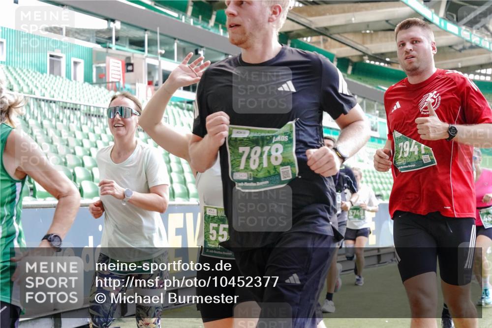 13.09.2026 - 21. swb-Marathon Bremen Michael Burmester http://msf.ph/oto/10452377 13.09.2026 13:10:01 Laufen im Stadion 164, 373, 383, 391, 448, 532, 549, 563, 581, 625, 813, 869, 898, 1025, 1072, 1150, 1180, 1398, 1738, 1855, 1867, 1880, 1894, 1967, 2202, 2208, 2232, 2243, 2268, 2284, 2333, 2339, 2342, 2380, 2413, 2429, 2432, 2441, 2467, 2471, 2525, 2530, 2553, 2573, 2594, 2654, 2682, 2692, 2714, 2717, 2785, 2819, 2823, 2841, 2920, 2931, 2932, 2941, 3032, 3063, 3086, 3089, 3122, 3174, 3208, 3291, 3316, 3327, 3333, 3370, 3398, 3410, 3437, 3470, 3707, 3769, 109 meine-sportfotos.de