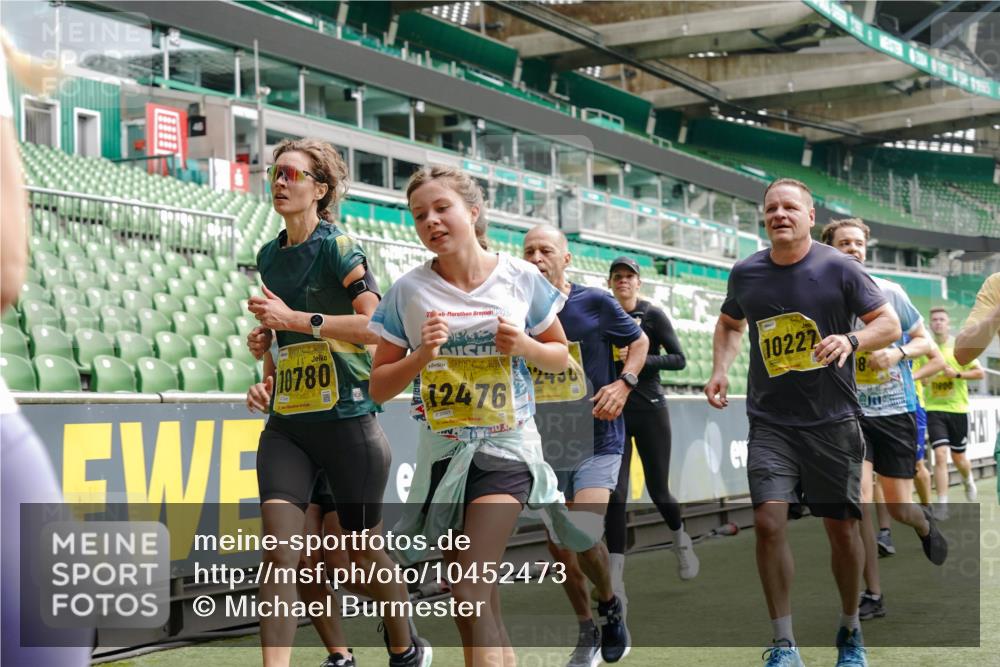 13.09.2026 - 21. swb-Marathon Bremen Michael Burmester http://msf.ph/oto/10452473 13.09.2026 10:31:43 Laufen im Stadion 10141, 10146, 10174, 10222, 10226, 10227, 10243, 10246, 10255, 10256, 10281, 10284, 10304, 10322, 10339, 10359, 10365, 10410, 10443, 10448, 10471, 10478, 10479, 10503, 10515, 10517, 10518, 10529, 10540, 10543, 10555, 10565, 10577, 10579, 10588, 10589, 10608, 10610, 10626, 10631, 10646, 10670, 10684, 10685, 10690, 10703, 10704, 10707, 10708, 10714, 10721, 10725, 10757, 10765, 10821, 10822, 10837, 10838, 10862, 10863, 10884, 10886, 10984, 11038, 11350, 11379 meine-sportfotos.de