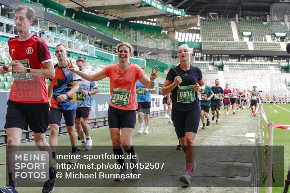 13.09.2026 - 21. swb-Marathon Bremen Michael Burmester http://msf.ph/oto/10452507 13.09.2026 13:10:04 Laufen im Stadion 164, 373, 383, 391, 448, 532, 549, 563, 581, 625, 813, 869, 898, 1025, 1072, 1150, 1180, 1398, 1738, 1855, 1867, 1880, 1894, 1967, 2202, 2208, 2232, 2243, 2268, 2284, 2333, 2339, 2342, 2380, 2413, 2429, 2432, 2441, 2471, 2525, 2530, 2553, 2573, 2594, 2654, 2682, 2692, 2714, 2717, 2784, 2785, 2819, 2823, 2841, 2920, 2931, 2932, 2941, 3026, 3032, 3063, 3086, 3089, 3122, 3174, 3207, 3208, 3291, 3316, 3327, 3333, 3370, 3398, 3410, 3437, 3470, 3707, 3769, 109 meine-sportfotos.de