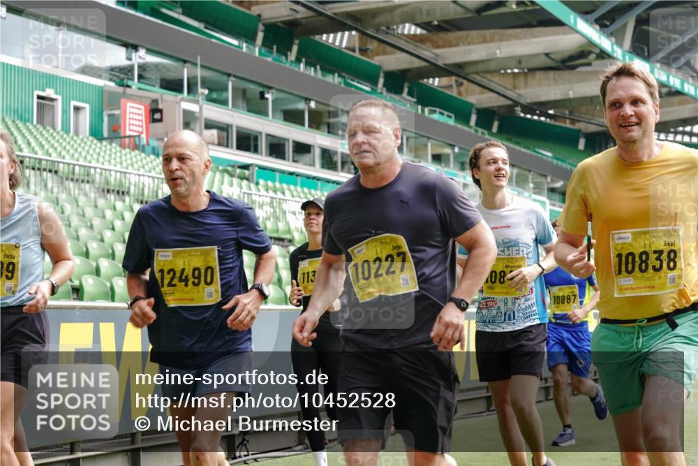 13.09.2026 - 21. swb-Marathon Bremen Michael Burmester http://msf.ph/oto/10452528 13.09.2026 10:31:44 Laufen im Stadion 10141, 10146, 10174, 10222, 10226, 10227, 10243, 10246, 10255, 10256, 10281, 10284, 10304, 10322, 10339, 10359, 10365, 10410, 10443, 10448, 10471, 10478, 10479, 10503, 10515, 10517, 10518, 10529, 10540, 10543, 10555, 10565, 10577, 10579, 10588, 10589, 10608, 10610, 10626, 10631, 10646, 10670, 10684, 10685, 10690, 10703, 10704, 10707, 10708, 10714, 10721, 10725, 10757, 10765, 10821, 10822, 10838, 10862, 10863, 10884, 10886, 10984, 11038, 11350, 11379 meine-sportfotos.de