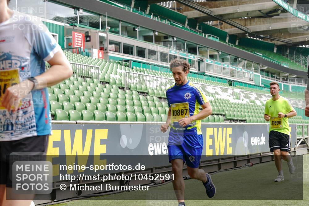 13.09.2026 - 21. swb-Marathon Bremen Michael Burmester http://msf.ph/oto/10452591 13.09.2026 10:31:45 Laufen im Stadion 10141, 10146, 10174, 10222, 10226, 10227, 10243, 10246, 10255, 10256, 10281, 10284, 10304, 10322, 10339, 10359, 10365, 10410, 10443, 10448, 10471, 10478, 10479, 10503, 10515, 10517, 10518, 10529, 10540, 10543, 10555, 10565, 10577, 10579, 10588, 10589, 10608, 10610, 10626, 10631, 10646, 10670, 10684, 10685, 10690, 10703, 10704, 10707, 10708, 10714, 10721, 10725, 10757, 10765, 10821, 10822, 10838, 10862, 10863, 10884, 10886, 11038, 11350, 11379 meine-sportfotos.de
