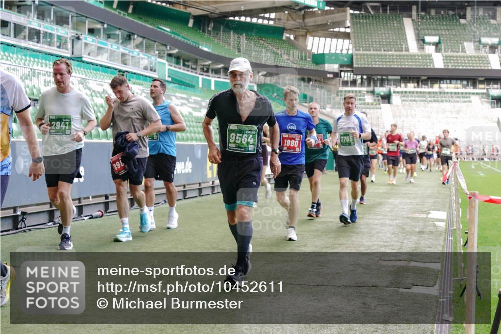 13.09.2026 - 21. swb-Marathon Bremen Michael Burmester http://msf.ph/oto/10452611 13.09.2026 13:10:05 Laufen im Stadion 164, 373, 383, 391, 448, 532, 549, 563, 581, 625, 813, 869, 898, 1025, 1072, 1150, 1180, 1398, 1738, 1855, 1867, 1880, 1894, 1967, 2202, 2208, 2232, 2243, 2268, 2284, 2333, 2339, 2342, 2413, 2429, 2432, 2441, 2471, 2525, 2530, 2553, 2573, 2594, 2654, 2682, 2692, 2714, 2717, 2784, 2785, 2819, 2823, 2920, 2931, 2932, 2941, 3026, 3032, 3063, 3086, 3089, 3122, 3174, 3207, 3208, 3291, 3316, 3327, 3333, 3370, 3398, 3410, 3437, 3470, 3707, 3769, 109 meine-sportfotos.de