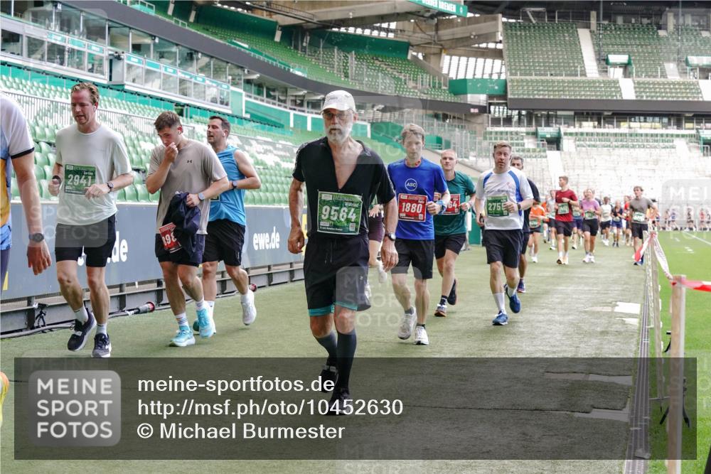13.09.2026 - 21. swb-Marathon Bremen Michael Burmester http://msf.ph/oto/10452630 13.09.2026 13:10:05 Laufen im Stadion 164, 373, 383, 391, 448, 532, 549, 563, 581, 625, 813, 869, 898, 1025, 1072, 1150, 1180, 1398, 1738, 1855, 1867, 1880, 1894, 1967, 2202, 2208, 2232, 2243, 2268, 2284, 2333, 2339, 2342, 2413, 2429, 2432, 2441, 2471, 2525, 2530, 2553, 2573, 2594, 2654, 2682, 2692, 2714, 2717, 2784, 2785, 2819, 2823, 2920, 2931, 2932, 2941, 3026, 3032, 3063, 3086, 3089, 3122, 3174, 3207, 3208, 3291, 3316, 3327, 3333, 3370, 3398, 3410, 3437, 3470, 3707, 3769, 109 meine-sportfotos.de