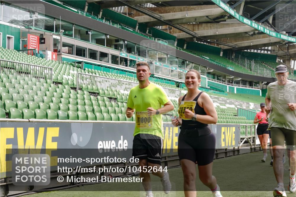 13.09.2026 - 21. swb-Marathon Bremen Michael Burmester http://msf.ph/oto/10452644 13.09.2026 10:31:47 Laufen im Stadion 10141, 10146, 10174, 10222, 10226, 10227, 10243, 10246, 10249, 10255, 10256, 10281, 10284, 10304, 10322, 10339, 10359, 10365, 10410, 10443, 10448, 10471, 10478, 10479, 10503, 10517, 10518, 10529, 10540, 10543, 10555, 10565, 10577, 10579, 10588, 10589, 10608, 10610, 10626, 10631, 10646, 10670, 10684, 10685, 10690, 10703, 10704, 10707, 10708, 10714, 10721, 10725, 10757, 10765, 10821, 10822, 10838, 10862, 10863, 10884, 10886, 11038, 11350, 11379 meine-sportfotos.de