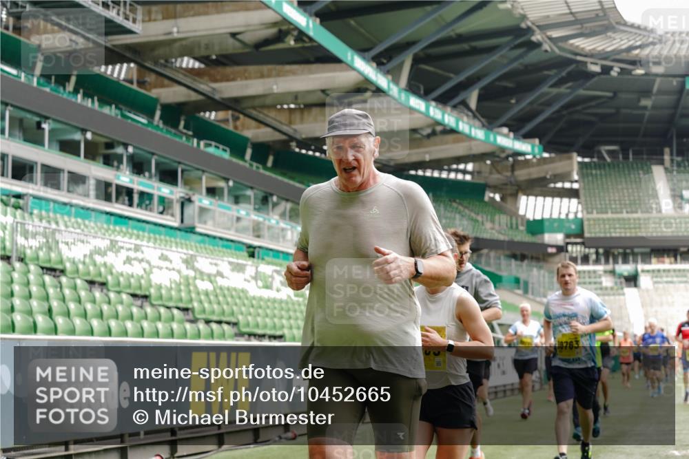 13.09.2026 - 21. swb-Marathon Bremen Michael Burmester http://msf.ph/oto/10452665 13.09.2026 10:31:48 Laufen im Stadion 10141, 10146, 10174, 10222, 10226, 10227, 10243, 10246, 10249, 10255, 10256, 10281, 10284, 10304, 10322, 10339, 10359, 10365, 10410, 10443, 10448, 10471, 10478, 10479, 10503, 10517, 10518, 10529, 10540, 10543, 10555, 10565, 10577, 10579, 10589, 10608, 10610, 10626, 10631, 10646, 10670, 10684, 10685, 10690, 10703, 10704, 10707, 10708, 10714, 10721, 10725, 10757, 10765, 10821, 10822, 10838, 10862, 10863, 10884, 10886, 11038, 11350, 11379 meine-sportfotos.de
