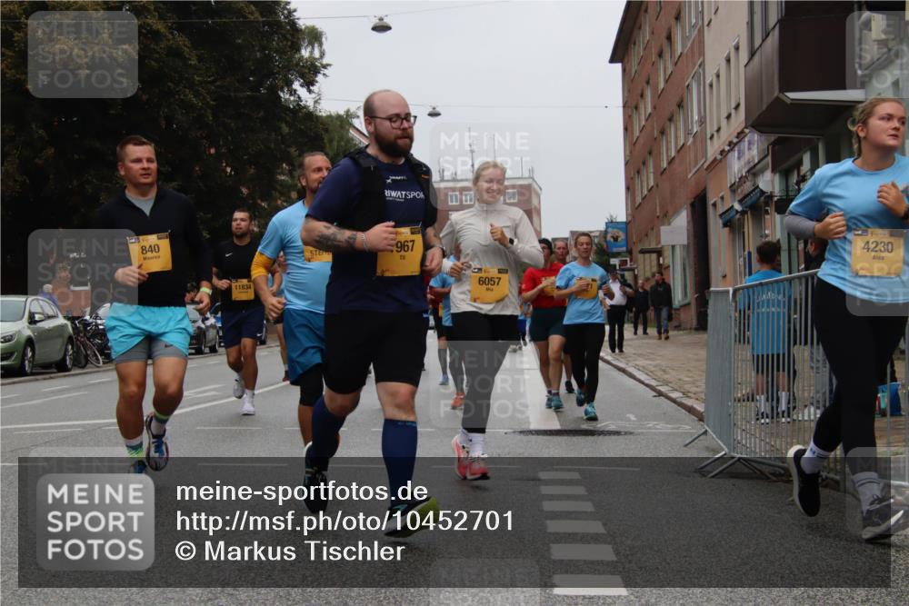 13.09.2026 - Kiel Lauf Markus Tischler http://msf.ph/oto/10452701 13.09.2026 09:51:15 Fleethörn 840, 11834, 967, 6057, 38, 4230 meine-sportfotos.de