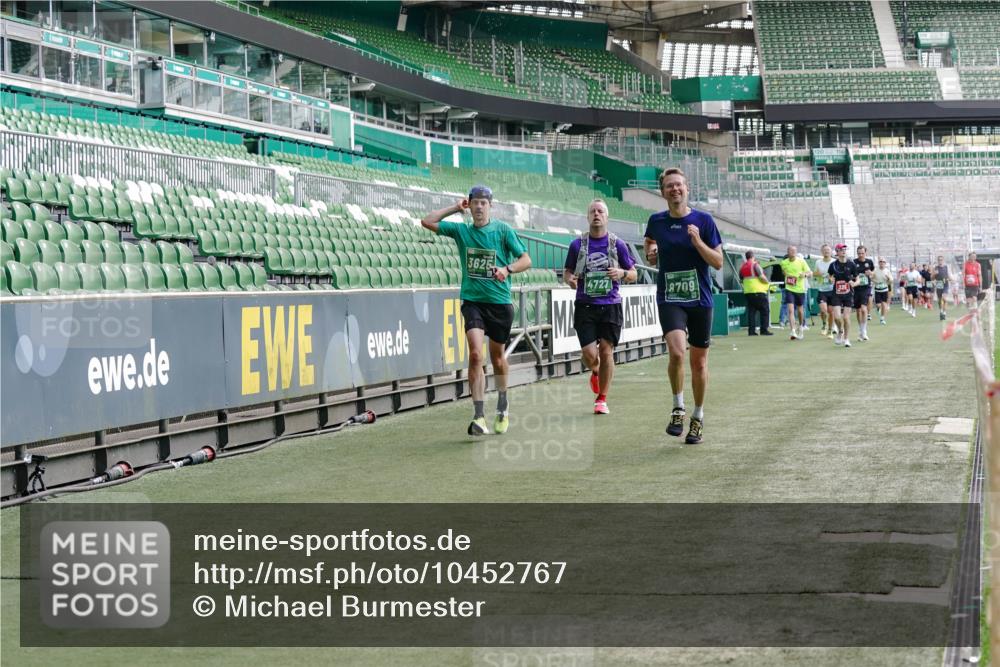 13.09.2026 - 21. swb-Marathon Bremen Michael Burmester http://msf.ph/oto/10452767 13.09.2026 12:51:00 Laufen im Stadion 335, 469, 663, 670, 734, 771, 779, 1043, 1125, 1146, 1162, 1455, 1510, 1513, 1517, 1605, 1613, 1970, 1998, 2052, 2130, 2288, 2291, 2295, 2347, 2360, 2442, 2444, 2447, 2759, 3440, 3484, 3625, 3647, 3703, 3808, 3959, 4023, 4165, 4368, 4384, 4429, 4473, 4559, 4571, 4582, 4727, 4781, 4782, 4888, 4895, 5066, 5079, 5111, 5155, 5168, 5314, 5377, 5379, 5383, 5521, 5532, 5585, 5620, 5627, 5636, 5696, 6267, 6274, 6471, 6652, 6668, 6901, 6906, 7109, 7115, 7121, 8033, 8798 meine-sportfotos.de