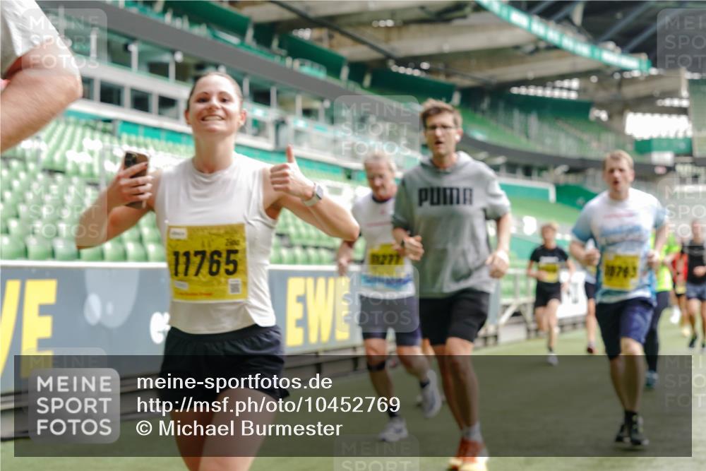 13.09.2026 - 21. swb-Marathon Bremen Michael Burmester http://msf.ph/oto/10452769 13.09.2026 10:31:49 Laufen im Stadion 10141, 10146, 10174, 10222, 10226, 10227, 10243, 10246, 10249, 10255, 10256, 10281, 10284, 10304, 10322, 10339, 10359, 10365, 10410, 10443, 10448, 10471, 10478, 10479, 10486, 10503, 10517, 10518, 10529, 10540, 10543, 10555, 10565, 10577, 10579, 10589, 10608, 10610, 10626, 10631, 10646, 10670, 10684, 10685, 10690, 10703, 10704, 10707, 10708, 10714, 10721, 10725, 10757, 10765, 10771, 10821, 10822, 10838, 10862, 10863, 10884, 10886, 11038, 11350, 11379 meine-sportfotos.de