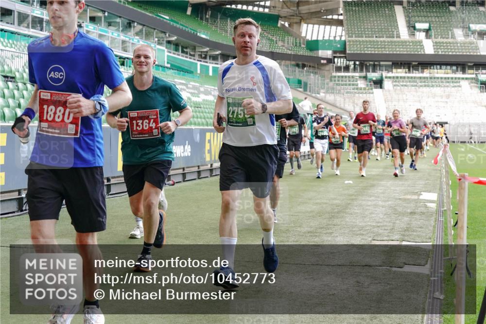 13.09.2026 - 21. swb-Marathon Bremen Michael Burmester http://msf.ph/oto/10452773 13.09.2026 13:10:08 Laufen im Stadion 164, 373, 383, 391, 448, 532, 549, 563, 581, 625, 813, 869, 898, 1025, 1072, 1150, 1180, 1398, 1738, 1855, 1867, 1880, 1894, 1967, 2202, 2208, 2232, 2243, 2268, 2284, 2333, 2339, 2342, 2413, 2429, 2432, 2441, 2471, 2525, 2530, 2553, 2573, 2594, 2654, 2682, 2692, 2714, 2717, 2784, 2785, 2819, 2823, 2920, 2931, 2932, 2941, 3026, 3032, 3063, 3086, 3089, 3122, 3174, 3207, 3208, 3291, 3316, 3327, 3333, 3370, 3398, 3410, 3437, 3470, 3707, 3769, 109 meine-sportfotos.de