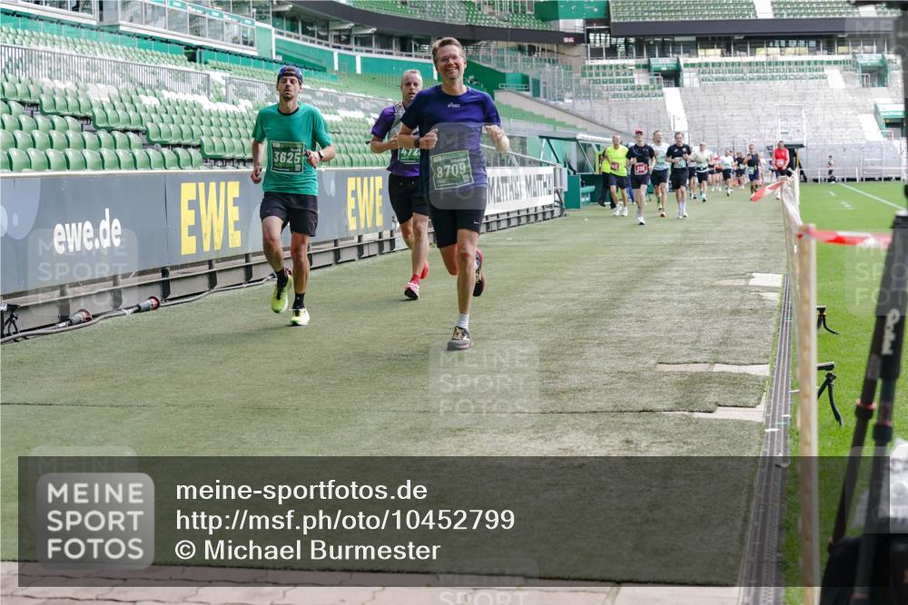 13.09.2026 - 21. swb-Marathon Bremen Michael Burmester http://msf.ph/oto/10452799 13.09.2026 12:51:02 Laufen im Stadion 335, 469, 663, 670, 734, 771, 779, 1043, 1125, 1146, 1162, 1455, 1510, 1513, 1517, 1605, 1613, 1970, 1998, 2052, 2130, 2288, 2291, 2295, 2347, 2360, 2442, 2444, 2447, 2759, 3440, 3484, 3625, 3647, 3703, 3808, 3959, 4023, 4165, 4368, 4384, 4429, 4473, 4559, 4571, 4582, 4727, 4781, 4782, 4888, 4895, 5066, 5079, 5111, 5155, 5168, 5314, 5377, 5379, 5383, 5521, 5532, 5585, 5620, 5627, 5636, 5696, 6267, 6274, 6471, 6652, 6668, 6901, 6906, 7109, 7115, 7121, 8033, 8798 meine-sportfotos.de