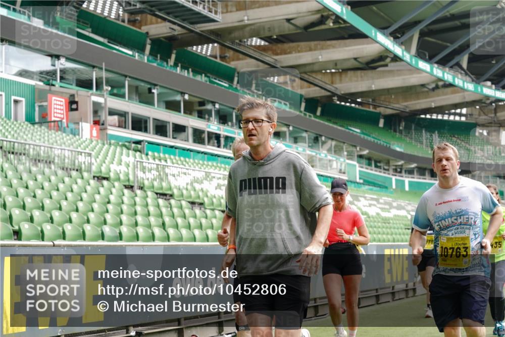 13.09.2026 - 21. swb-Marathon Bremen Michael Burmester http://msf.ph/oto/10452806 13.09.2026 10:31:50 Laufen im Stadion 10141, 10146, 10174, 10222, 10226, 10227, 10243, 10246, 10249, 10255, 10256, 10281, 10284, 10304, 10322, 10339, 10359, 10365, 10410, 10443, 10448, 10471, 10478, 10479, 10486, 10503, 10517, 10518, 10529, 10540, 10543, 10555, 10565, 10577, 10579, 10589, 10608, 10610, 10626, 10631, 10646, 10670, 10684, 10685, 10690, 10703, 10704, 10707, 10708, 10714, 10721, 10725, 10757, 10765, 10771, 10821, 10822, 10838, 10862, 10863, 10884, 10886, 11038, 11350, 11379 meine-sportfotos.de