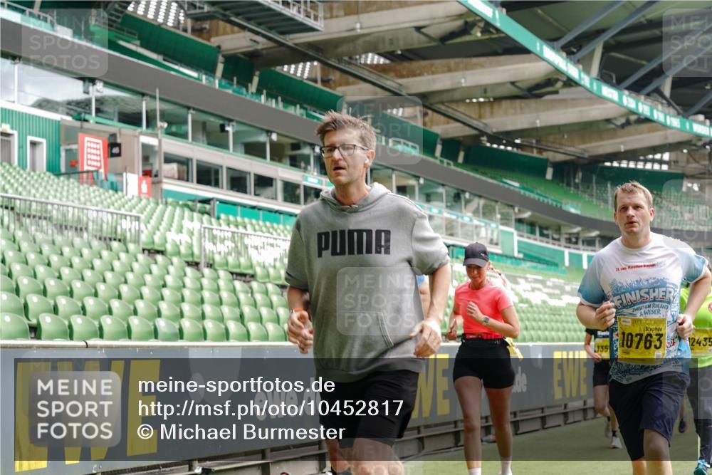 13.09.2026 - 21. swb-Marathon Bremen Michael Burmester http://msf.ph/oto/10452817 13.09.2026 10:31:50 Laufen im Stadion 10141, 10146, 10174, 10222, 10226, 10227, 10243, 10246, 10249, 10255, 10256, 10281, 10284, 10304, 10322, 10339, 10359, 10365, 10410, 10443, 10448, 10471, 10478, 10479, 10486, 10503, 10517, 10518, 10529, 10540, 10543, 10555, 10565, 10577, 10579, 10589, 10608, 10610, 10626, 10631, 10646, 10670, 10684, 10685, 10690, 10703, 10704, 10707, 10708, 10714, 10721, 10725, 10757, 10765, 10771, 10821, 10822, 10838, 10862, 10863, 10884, 10886, 11038, 11350, 11379 meine-sportfotos.de
