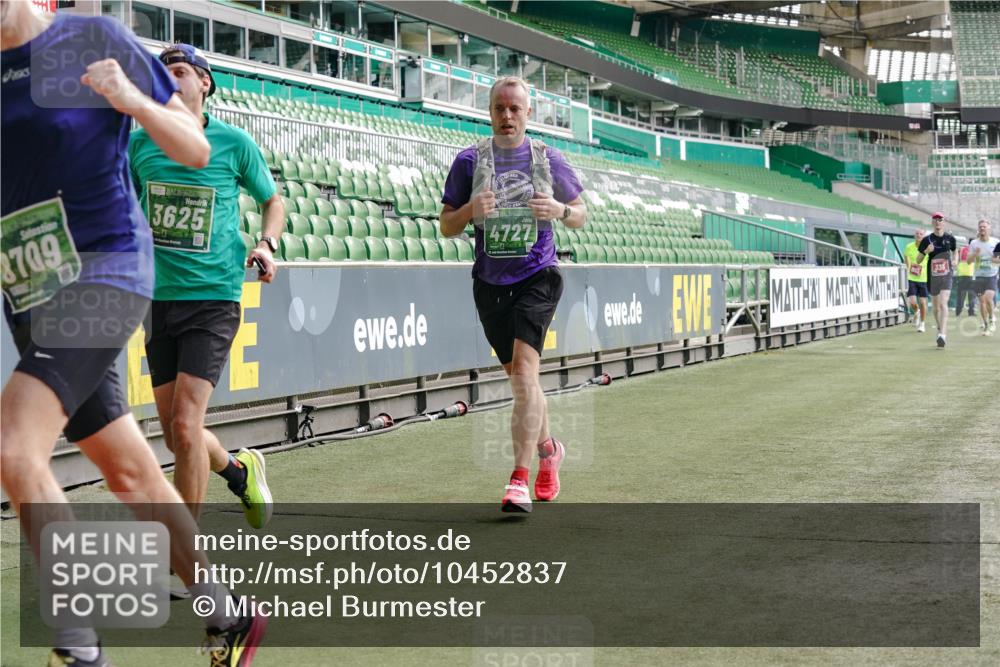 13.09.2026 - 21. swb-Marathon Bremen Michael Burmester http://msf.ph/oto/10452837 13.09.2026 12:51:04 Laufen im Stadion 335, 469, 663, 670, 734, 771, 1043, 1125, 1146, 1162, 1455, 1510, 1513, 1517, 1605, 1613, 1970, 1998, 2052, 2130, 2288, 2291, 2295, 2347, 2360, 2442, 2444, 2447, 2759, 3440, 3484, 3625, 3647, 3703, 3808, 3959, 4023, 4165, 4368, 4384, 4429, 4473, 4559, 4571, 4582, 4727, 4781, 4782, 4888, 4895, 5066, 5079, 5111, 5155, 5168, 5314, 5377, 5379, 5383, 5521, 5532, 5585, 5620, 5627, 5636, 5696, 6267, 6274, 6471, 6652, 6668, 6901, 6906, 7109, 7115, 7121, 8033, 8798 meine-sportfotos.de