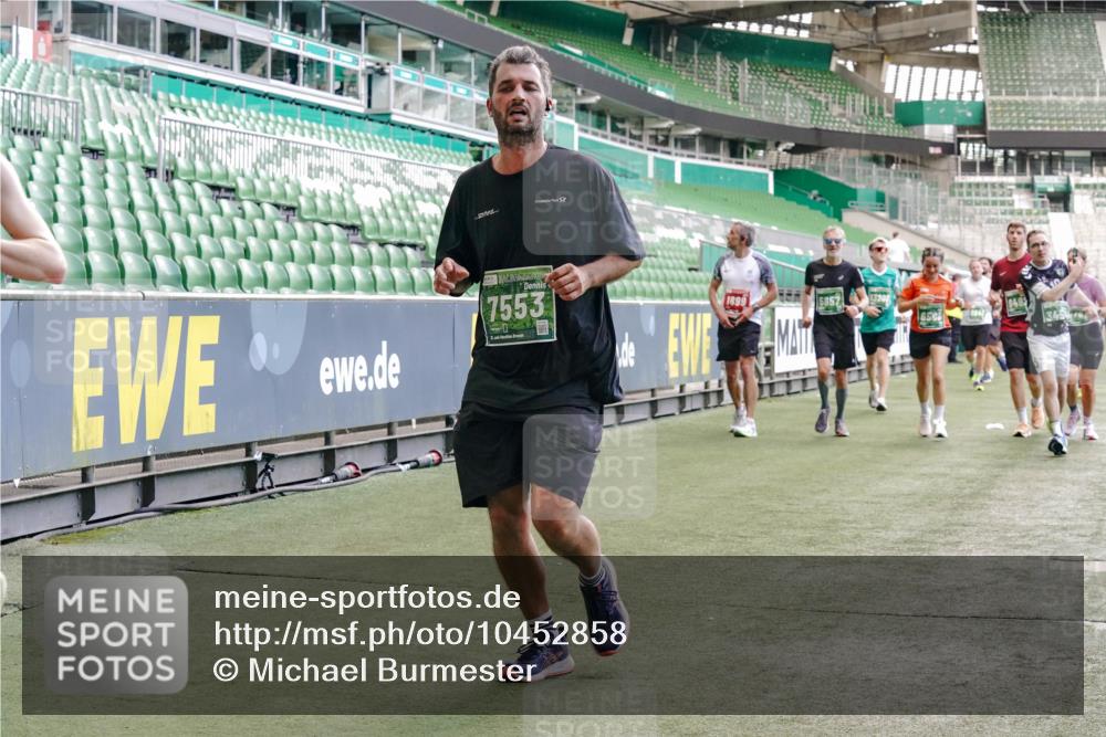 13.09.2026 - 21. swb-Marathon Bremen Michael Burmester http://msf.ph/oto/10452858 13.09.2026 13:10:10 Laufen im Stadion 164, 373, 383, 391, 448, 532, 549, 563, 581, 625, 813, 869, 898, 1025, 1072, 1150, 1180, 1398, 1738, 1855, 1867, 1880, 1894, 1967, 2202, 2208, 2232, 2243, 2268, 2284, 2333, 2339, 2342, 2413, 2429, 2432, 2441, 2471, 2525, 2530, 2553, 2573, 2594, 2654, 2682, 2692, 2714, 2717, 2784, 2785, 2819, 2823, 2920, 2931, 2932, 2941, 3026, 3032, 3063, 3086, 3089, 3122, 3174, 3207, 3208, 3291, 3316, 3327, 3333, 3370, 3398, 3409, 3410, 3437, 3470, 3707, 3769, 109 meine-sportfotos.de