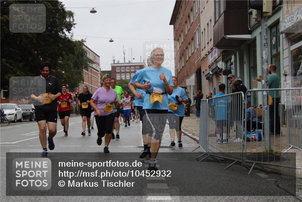 13.09.2026 - Kiel Lauf Markus Tischler http://msf.ph/oto/10452932 13.09.2026 09:52:33 Fleethörn 417, 2948, 10929, 7194, 2953, 11100 meine-sportfotos.de