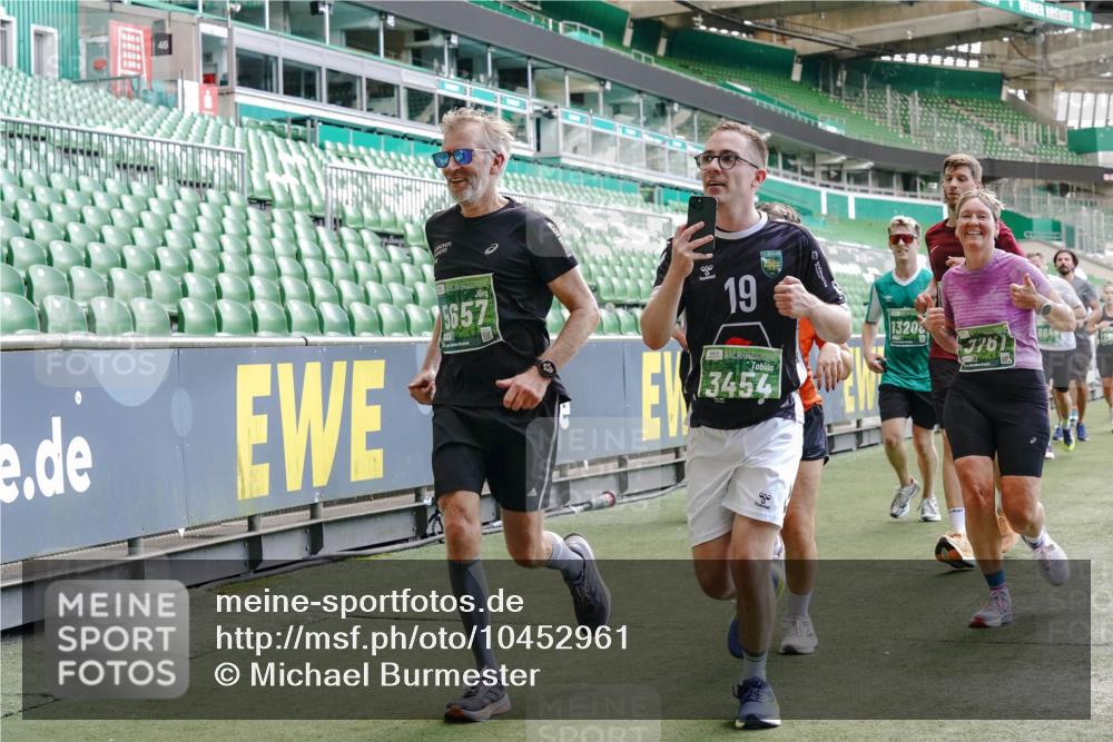 13.09.2026 - 21. swb-Marathon Bremen Michael Burmester http://msf.ph/oto/10452961 13.09.2026 13:10:14 Laufen im Stadion 164, 373, 383, 391, 448, 532, 549, 563, 581, 625, 813, 869, 898, 984, 1072, 1150, 1180, 1398, 1738, 1855, 1867, 1880, 1894, 1967, 2202, 2208, 2232, 2243, 2268, 2284, 2333, 2339, 2342, 2413, 2429, 2432, 2441, 2471, 2525, 2530, 2531, 2553, 2573, 2594, 2654, 2682, 2692, 2714, 2717, 2784, 2785, 2819, 2920, 2931, 2932, 2941, 3026, 3032, 3063, 3086, 3089, 3122, 3174, 3207, 3208, 3291, 3316, 3327, 3333, 3370, 3398, 3409, 3410, 3437, 3470, 3707, 3769, 109 meine-sportfotos.de
