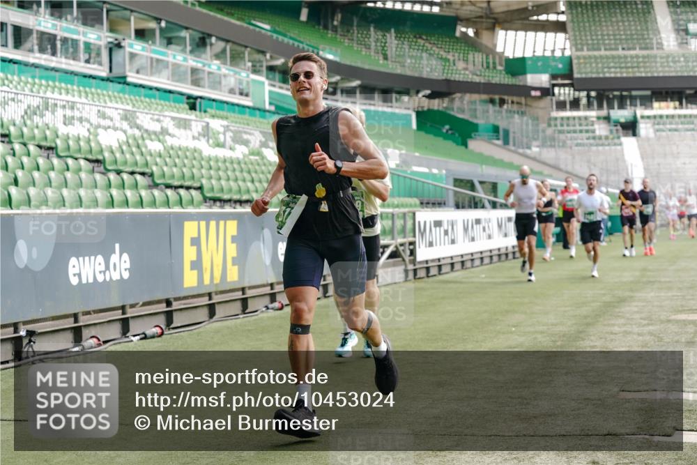 13.09.2026 - 21. swb-Marathon Bremen Michael Burmester http://msf.ph/oto/10453024 13.09.2026 12:51:15 Laufen im Stadion 235, 335, 469, 663, 670, 734, 771, 863, 1043, 1125, 1146, 1162, 1455, 1510, 1513, 1605, 1613, 1970, 1998, 2052, 2130, 2291, 2295, 2347, 2360, 2442, 2444, 2447, 2759, 2847, 3440, 3484, 3566, 3625, 3647, 3703, 3808, 3959, 4023, 4165, 4368, 4429, 4473, 4559, 4571, 4573, 4582, 4727, 4781, 4782, 4888, 4895, 5066, 5079, 5111, 5152, 5155, 5168, 5314, 5377, 5379, 5383, 5521, 5532, 5620, 5627, 5636, 5696, 6267, 6274, 6471, 6652, 6668, 6901, 6906, 7121, 8033, 8798 meine-sportfotos.de