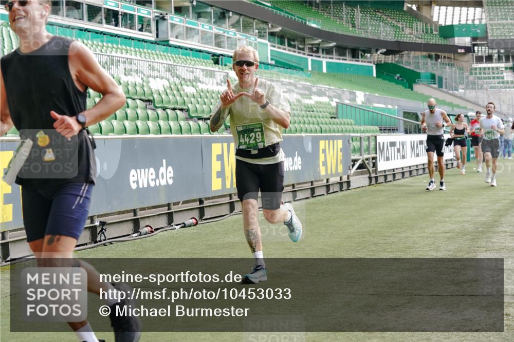13.09.2026 - 21. swb-Marathon Bremen Michael Burmester http://msf.ph/oto/10453033 13.09.2026 12:51:16 Laufen im Stadion 235, 335, 469, 663, 670, 734, 771, 863, 1043, 1125, 1146, 1162, 1455, 1510, 1513, 1605, 1613, 1970, 1998, 2008, 2052, 2130, 2291, 2295, 2347, 2360, 2442, 2444, 2447, 2759, 2847, 3440, 3484, 3566, 3625, 3647, 3703, 3808, 3959, 4023, 4165, 4368, 4429, 4473, 4559, 4571, 4573, 4582, 4727, 4781, 4782, 4888, 4895, 5066, 5079, 5111, 5152, 5155, 5168, 5314, 5377, 5379, 5383, 5521, 5532, 5620, 5627, 5636, 5696, 6267, 6274, 6471, 6652, 6668, 6901, 6906, 7121, 8033, 8798 meine-sportfotos.de