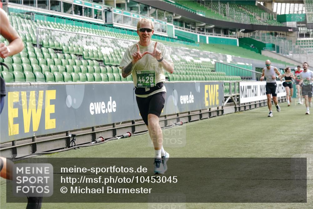 13.09.2026 - 21. swb-Marathon Bremen Michael Burmester http://msf.ph/oto/10453045 13.09.2026 12:51:16 Laufen im Stadion 235, 335, 469, 663, 670, 734, 771, 863, 1043, 1125, 1146, 1162, 1455, 1510, 1513, 1605, 1613, 1970, 1998, 2008, 2052, 2130, 2291, 2295, 2347, 2360, 2442, 2444, 2447, 2759, 2847, 3440, 3484, 3566, 3625, 3647, 3703, 3808, 3959, 4023, 4165, 4368, 4429, 4473, 4559, 4571, 4573, 4582, 4727, 4781, 4782, 4888, 4895, 5066, 5079, 5111, 5152, 5155, 5168, 5314, 5377, 5379, 5383, 5521, 5532, 5620, 5627, 5636, 5696, 6267, 6274, 6471, 6652, 6668, 6901, 6906, 7121, 8033, 8798 meine-sportfotos.de