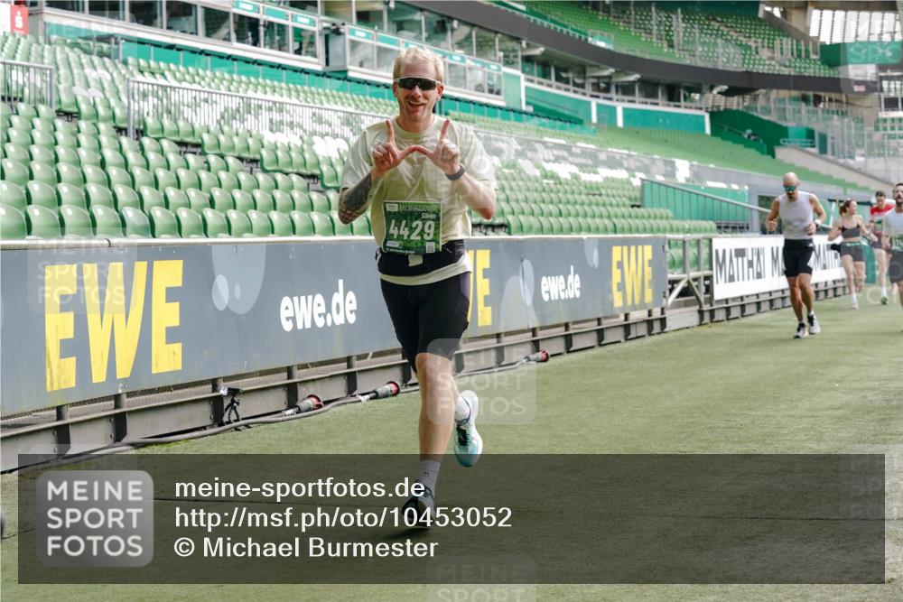 13.09.2026 - 21. swb-Marathon Bremen Michael Burmester http://msf.ph/oto/10453052 13.09.2026 12:51:16 Laufen im Stadion 235, 335, 469, 663, 670, 734, 771, 863, 1043, 1125, 1146, 1162, 1455, 1510, 1513, 1605, 1613, 1970, 1998, 2008, 2052, 2130, 2291, 2295, 2347, 2360, 2442, 2444, 2447, 2759, 2847, 3440, 3484, 3566, 3625, 3647, 3703, 3808, 3959, 4023, 4165, 4368, 4429, 4473, 4559, 4571, 4573, 4582, 4727, 4781, 4782, 4888, 4895, 5066, 5079, 5111, 5152, 5155, 5168, 5314, 5377, 5379, 5383, 5521, 5532, 5620, 5627, 5636, 5696, 6267, 6274, 6471, 6652, 6668, 6901, 6906, 7121, 8033, 8798 meine-sportfotos.de