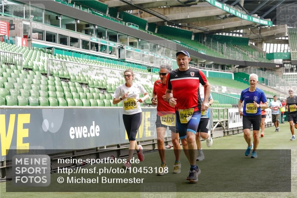 13.09.2026 - 21. swb-Marathon Bremen Michael Burmester http://msf.ph/oto/10453108 13.09.2026 10:31:55 Laufen im Stadion 10141, 10146, 10174, 10222, 10226, 10227, 10243, 10246, 10249, 10255, 10256, 10281, 10284, 10304, 10322, 10339, 10359, 10365, 10372, 10410, 10443, 10448, 10471, 10478, 10479, 10486, 10503, 10517, 10518, 10529, 10540, 10543, 10555, 10565, 10577, 10579, 10589, 10608, 10610, 10626, 10631, 10646, 10670, 10675, 10684, 10685, 10690, 10703, 10704, 10707, 10708, 10714, 10721, 10725, 10757, 10765, 10771, 10821, 10822, 10838, 10886, 11038, 11350, 11379 meine-sportfotos.de