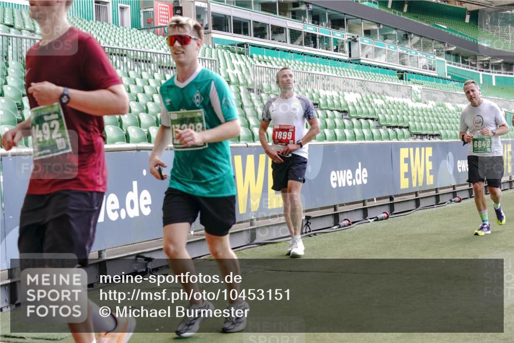 13.09.2026 - 21. swb-Marathon Bremen Michael Burmester http://msf.ph/oto/10453151 13.09.2026 13:10:17 Laufen im Stadion 164, 373, 383, 391, 448, 532, 549, 563, 581, 625, 813, 869, 898, 984, 1072, 1150, 1180, 1398, 1738, 1855, 1867, 1880, 1894, 1967, 2202, 2208, 2232, 2243, 2268, 2284, 2330, 2333, 2339, 2342, 2413, 2429, 2432, 2441, 2443, 2471, 2525, 2530, 2531, 2553, 2573, 2589, 2594, 2654, 2682, 2692, 2714, 2717, 2784, 2785, 2819, 2836, 2920, 2931, 2932, 2941, 3026, 3032, 3063, 3086, 3089, 3122, 3174, 3207, 3208, 3291, 3316, 3327, 3333, 3370, 3398, 3409, 3410, 3437, 3470, 3549, 3707, 3769, 109 meine-sportfotos.de