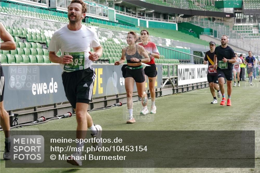13.09.2026 - 21. swb-Marathon Bremen Michael Burmester http://msf.ph/oto/10453154 13.09.2026 12:51:22 Laufen im Stadion 235, 335, 469, 734, 771, 863, 1043, 1125, 1146, 1162, 1455, 1492, 1510, 1513, 1613, 1955, 1970, 1998, 2008, 2130, 2291, 2295, 2360, 2442, 2444, 2447, 2759, 2847, 3440, 3484, 3566, 3647, 3703, 3808, 3899, 3959, 4023, 4165, 4368, 4429, 4473, 4559, 4571, 4573, 4582, 4727, 4781, 4782, 4888, 4895, 5066, 5079, 5152, 5155, 5168, 5314, 5377, 5379, 5383, 5521, 5532, 5620, 5627, 5636, 5696, 6267, 6274, 6471, 6668, 6901, 7121, 8033, 8798 meine-sportfotos.de