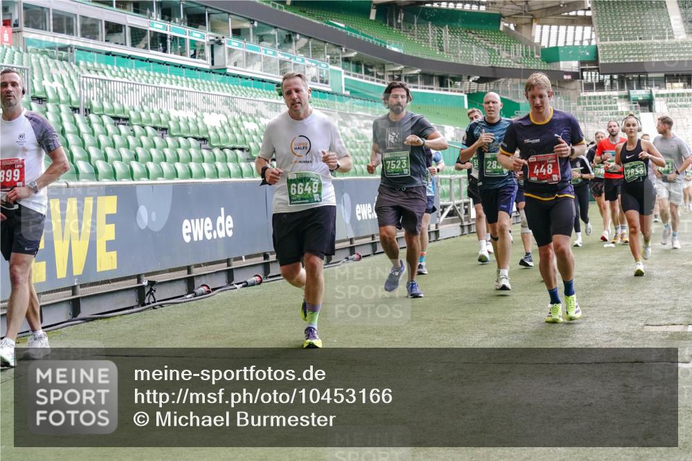 13.09.2026 - 21. swb-Marathon Bremen Michael Burmester http://msf.ph/oto/10453166 13.09.2026 13:10:18 Laufen im Stadion 164, 373, 383, 391, 448, 532, 549, 563, 581, 625, 813, 869, 898, 984, 1072, 1150, 1180, 1398, 1738, 1855, 1867, 1880, 1894, 1967, 2202, 2208, 2232, 2243, 2268, 2284, 2330, 2333, 2339, 2342, 2413, 2429, 2432, 2441, 2443, 2471, 2525, 2530, 2531, 2553, 2573, 2589, 2594, 2654, 2682, 2692, 2714, 2717, 2784, 2785, 2819, 2836, 2920, 2931, 2932, 2941, 3026, 3032, 3063, 3086, 3089, 3122, 3174, 3207, 3208, 3291, 3316, 3327, 3333, 3370, 3398, 3409, 3410, 3437, 3470, 3549, 3707, 3769, 109 meine-sportfotos.de