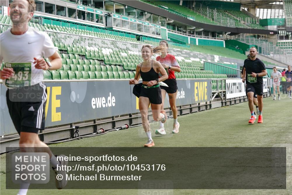 13.09.2026 - 21. swb-Marathon Bremen Michael Burmester http://msf.ph/oto/10453176 13.09.2026 12:51:22 Laufen im Stadion 235, 335, 469, 734, 771, 863, 1043, 1125, 1146, 1162, 1455, 1492, 1510, 1513, 1613, 1955, 1970, 1998, 2008, 2130, 2291, 2295, 2360, 2442, 2444, 2447, 2759, 2847, 3440, 3484, 3566, 3647, 3703, 3808, 3899, 3959, 4023, 4165, 4368, 4429, 4473, 4559, 4571, 4573, 4582, 4727, 4781, 4782, 4888, 4895, 5066, 5079, 5152, 5155, 5168, 5314, 5377, 5379, 5383, 5521, 5532, 5620, 5627, 5636, 5696, 6267, 6274, 6471, 6668, 6901, 7121, 8033, 8798 meine-sportfotos.de