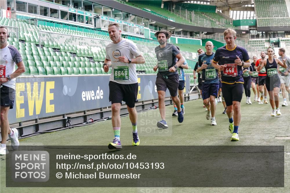 13.09.2026 - 21. swb-Marathon Bremen Michael Burmester http://msf.ph/oto/10453193 13.09.2026 13:10:18 Laufen im Stadion 164, 373, 383, 391, 448, 532, 549, 563, 581, 625, 813, 869, 898, 984, 1072, 1150, 1180, 1398, 1738, 1855, 1867, 1880, 1894, 1967, 2202, 2208, 2232, 2243, 2268, 2284, 2330, 2333, 2339, 2342, 2413, 2429, 2432, 2441, 2443, 2471, 2525, 2530, 2531, 2553, 2573, 2589, 2594, 2654, 2682, 2692, 2714, 2717, 2784, 2785, 2819, 2836, 2920, 2931, 2932, 2941, 3026, 3032, 3063, 3086, 3089, 3122, 3174, 3207, 3208, 3291, 3316, 3327, 3333, 3370, 3398, 3409, 3410, 3437, 3470, 3549, 3707, 3769, 109 meine-sportfotos.de
