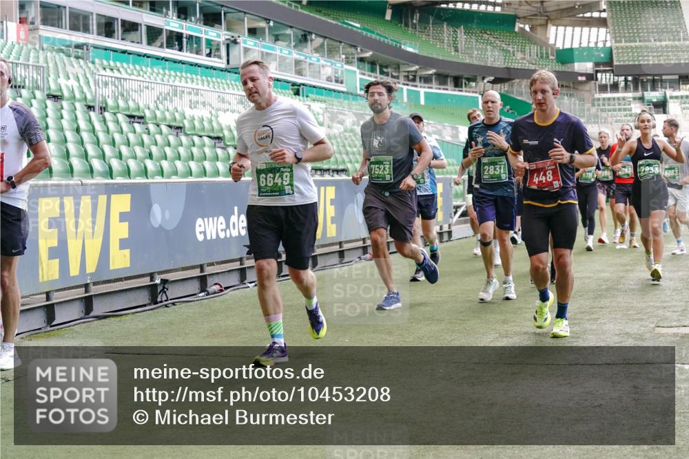 13.09.2026 - 21. swb-Marathon Bremen Michael Burmester http://msf.ph/oto/10453208 13.09.2026 13:10:18 Laufen im Stadion 164, 373, 383, 391, 448, 532, 549, 563, 581, 625, 813, 869, 898, 984, 1072, 1150, 1180, 1398, 1738, 1855, 1867, 1880, 1894, 1967, 2202, 2208, 2232, 2243, 2268, 2284, 2330, 2333, 2339, 2342, 2413, 2429, 2432, 2441, 2443, 2471, 2525, 2530, 2531, 2553, 2573, 2589, 2594, 2654, 2682, 2692, 2714, 2717, 2784, 2785, 2819, 2836, 2920, 2931, 2932, 2941, 3026, 3032, 3063, 3086, 3089, 3122, 3174, 3207, 3208, 3291, 3316, 3327, 3333, 3370, 3398, 3409, 3410, 3437, 3470, 3549, 3707, 3769, 109 meine-sportfotos.de