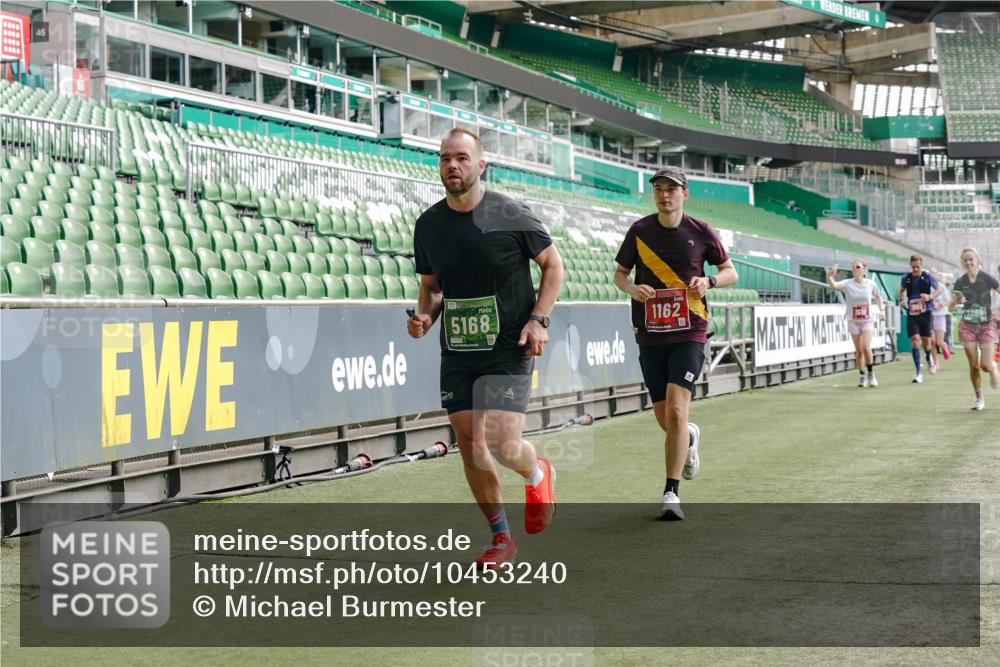 13.09.2026 - 21. swb-Marathon Bremen Michael Burmester http://msf.ph/oto/10453240 13.09.2026 12:51:25 Laufen im Stadion 235, 335, 469, 734, 771, 863, 1043, 1125, 1146, 1162, 1232, 1455, 1492, 1510, 1513, 1613, 1955, 1970, 1998, 2008, 2130, 2291, 2295, 2360, 2442, 2444, 2447, 2759, 2847, 3440, 3484, 3566, 3647, 3703, 3808, 3830, 3899, 3959, 4023, 4165, 4368, 4429, 4473, 4475, 4559, 4571, 4573, 4582, 4727, 4781, 4782, 4888, 4895, 5066, 5079, 5152, 5155, 5168, 5314, 5377, 5379, 5383, 5521, 5532, 5620, 5627, 5636, 5696, 6267, 6274, 6471, 6668, 6901, 7121, 8033, 8798 meine-sportfotos.de