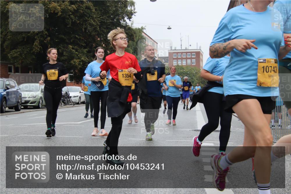 13.09.2026 - Kiel Lauf Markus Tischler http://msf.ph/oto/10453241 13.09.2026 09:54:26 Fleethörn 2186, 261, 1354, 10743 meine-sportfotos.de
