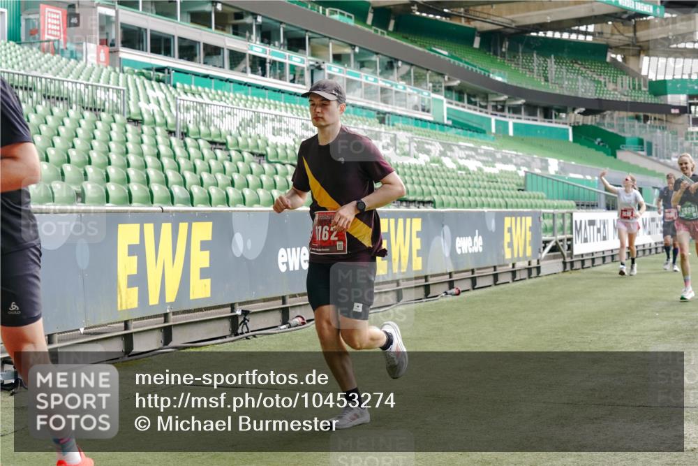 13.09.2026 - 21. swb-Marathon Bremen Michael Burmester http://msf.ph/oto/10453274 13.09.2026 12:51:26 Laufen im Stadion 235, 335, 469, 734, 771, 863, 1043, 1125, 1146, 1162, 1232, 1455, 1492, 1510, 1513, 1613, 1955, 1970, 1998, 2008, 2130, 2291, 2295, 2360, 2442, 2444, 2447, 2759, 2847, 3440, 3484, 3566, 3647, 3703, 3808, 3830, 3899, 3959, 3988, 4023, 4165, 4368, 4429, 4473, 4475, 4559, 4571, 4573, 4582, 4727, 4781, 4782, 4888, 4895, 5066, 5079, 5152, 5155, 5168, 5314, 5379, 5521, 5532, 5620, 5627, 5636, 5696, 6267, 6274, 6471, 6668, 6901, 7121, 8033, 8798 meine-sportfotos.de