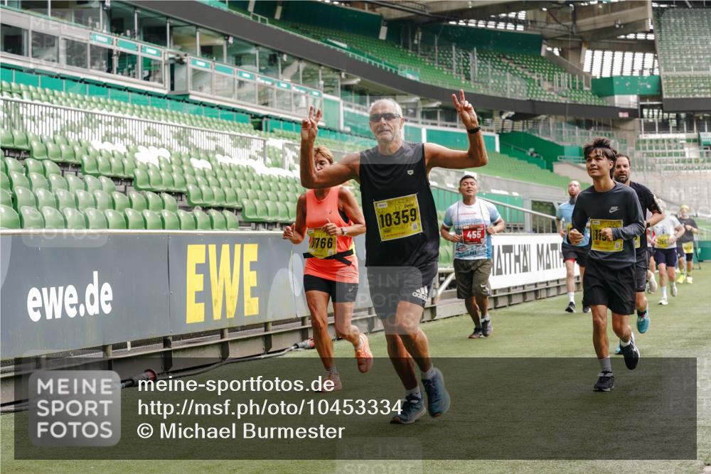 13.09.2026 - 21. swb-Marathon Bremen Michael Burmester http://msf.ph/oto/10453334 13.09.2026 10:31:59 Laufen im Stadion 10141, 10146, 10174, 10203, 10222, 10226, 10227, 10243, 10246, 10249, 10255, 10256, 10281, 10284, 10322, 10365, 10372, 10410, 10443, 10448, 10471, 10478, 10479, 10486, 10503, 10517, 10518, 10529, 10540, 10543, 10550, 10555, 10565, 10577, 10579, 10589, 10608, 10610, 10626, 10631, 10646, 10670, 10675, 10684, 10685, 10690, 10703, 10704, 10707, 10708, 10714, 10721, 10725, 10757, 10765, 10771, 10821, 10822, 10838, 10886, 11350, 11379 meine-sportfotos.de