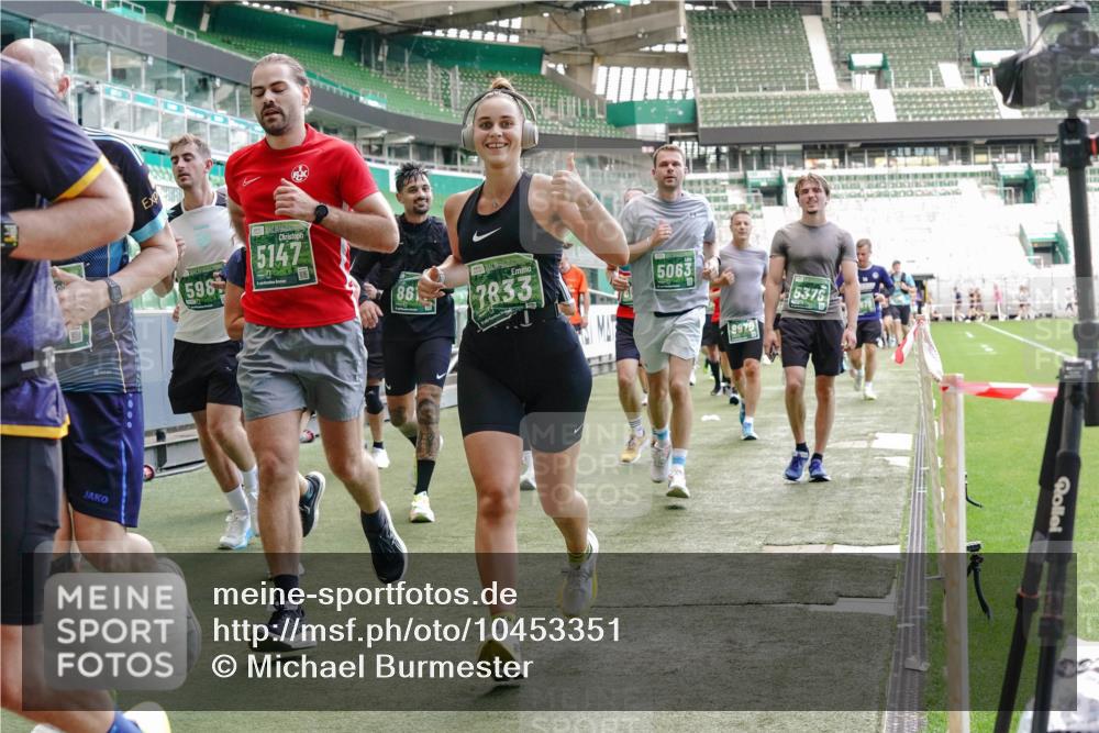 13.09.2026 - 21. swb-Marathon Bremen Michael Burmester http://msf.ph/oto/10453351 13.09.2026 13:10:21 Laufen im Stadion 164, 373, 383, 391, 448, 532, 549, 563, 581, 625, 813, 869, 898, 984, 1072, 1150, 1180, 1738, 1855, 1867, 1880, 1894, 1967, 2202, 2208, 2232, 2243, 2268, 2284, 2330, 2333, 2339, 2342, 2429, 2432, 2441, 2443, 2471, 2525, 2530, 2531, 2553, 2573, 2589, 2594, 2654, 2682, 2692, 2714, 2717, 2784, 2785, 2819, 2836, 2920, 2931, 2932, 2941, 3026, 3032, 3063, 3086, 3089, 3122, 3174, 3207, 3208, 3291, 3316, 3327, 3333, 3370, 3398, 3409, 3410, 3437, 3470, 3549, 3707, 3769, 109 meine-sportfotos.de