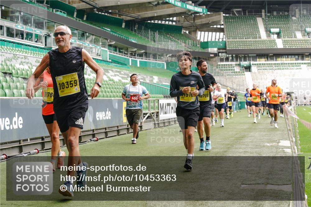 13.09.2026 - 21. swb-Marathon Bremen Michael Burmester http://msf.ph/oto/10453363 13.09.2026 10:32:00 Laufen im Stadion 10141, 10146, 10174, 10203, 10222, 10226, 10227, 10243, 10246, 10249, 10255, 10256, 10281, 10284, 10322, 10365, 10372, 10410, 10443, 10448, 10471, 10478, 10479, 10486, 10503, 10517, 10518, 10529, 10540, 10543, 10550, 10555, 10565, 10577, 10579, 10589, 10608, 10610, 10626, 10631, 10646, 10670, 10675, 10684, 10685, 10690, 10703, 10704, 10707, 10708, 10714, 10721, 10725, 10757, 10765, 10771, 10821, 10822, 10838, 10886, 11350, 11379 meine-sportfotos.de