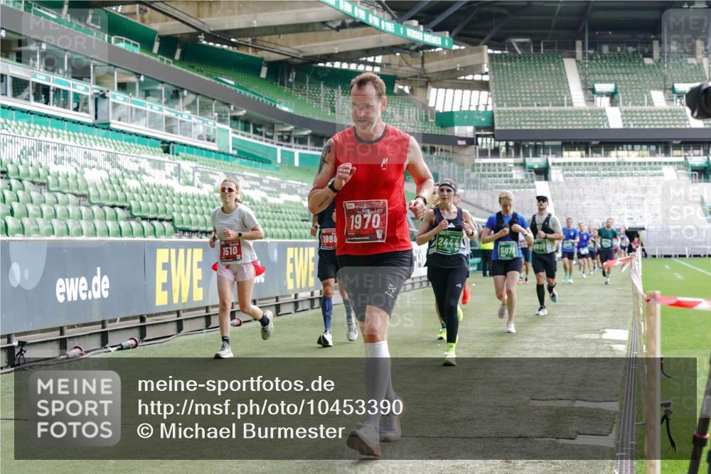 13.09.2026 - 21. swb-Marathon Bremen Michael Burmester http://msf.ph/oto/10453390 13.09.2026 12:51:30 Laufen im Stadion 235, 335, 469, 734, 771, 863, 1043, 1125, 1146, 1162, 1232, 1455, 1492, 1510, 1513, 1613, 1955, 1970, 1998, 2008, 2130, 2291, 2295, 2360, 2442, 2444, 2447, 2759, 2847, 3440, 3484, 3566, 3647, 3703, 3808, 3830, 3899, 3959, 3988, 4023, 4165, 4283, 4368, 4429, 4473, 4475, 4559, 4571, 4573, 4582, 4727, 4781, 4782, 4888, 4895, 5066, 5079, 5152, 5155, 5168, 5314, 5379, 5521, 5532, 5620, 5627, 5636, 5696, 6267, 6274, 6471, 6668, 6901, 8033, 8798 meine-sportfotos.de