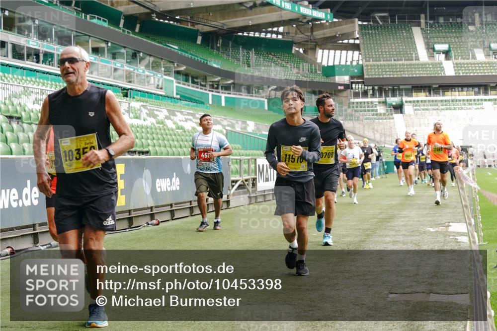 13.09.2026 - 21. swb-Marathon Bremen Michael Burmester http://msf.ph/oto/10453398 13.09.2026 10:32:00 Laufen im Stadion 10141, 10146, 10174, 10203, 10222, 10226, 10227, 10243, 10246, 10249, 10255, 10256, 10281, 10284, 10322, 10365, 10372, 10410, 10443, 10448, 10471, 10478, 10479, 10486, 10503, 10517, 10518, 10529, 10540, 10543, 10550, 10555, 10565, 10577, 10579, 10589, 10608, 10610, 10626, 10631, 10646, 10670, 10675, 10684, 10685, 10690, 10703, 10704, 10707, 10708, 10714, 10721, 10725, 10757, 10765, 10771, 10821, 10822, 10838, 10886, 11350, 11379 meine-sportfotos.de