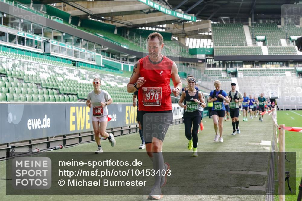 13.09.2026 - 21. swb-Marathon Bremen Michael Burmester http://msf.ph/oto/10453403 13.09.2026 12:51:30 Laufen im Stadion 235, 335, 469, 734, 771, 863, 1043, 1125, 1146, 1162, 1232, 1455, 1492, 1510, 1513, 1613, 1955, 1970, 1998, 2008, 2130, 2291, 2295, 2360, 2442, 2444, 2447, 2759, 2847, 3440, 3484, 3566, 3647, 3703, 3808, 3830, 3899, 3959, 3988, 4023, 4165, 4283, 4368, 4429, 4473, 4475, 4559, 4571, 4573, 4582, 4727, 4781, 4782, 4888, 4895, 5066, 5079, 5152, 5155, 5168, 5314, 5379, 5521, 5532, 5620, 5627, 5636, 5696, 6267, 6274, 6471, 6668, 6901, 8033, 8798 meine-sportfotos.de