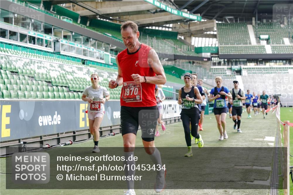 13.09.2026 - 21. swb-Marathon Bremen Michael Burmester http://msf.ph/oto/10453434 13.09.2026 12:51:31 Laufen im Stadion 235, 335, 469, 734, 771, 863, 1043, 1125, 1146, 1162, 1232, 1455, 1492, 1510, 1513, 1613, 1955, 1970, 1998, 2008, 2130, 2291, 2295, 2360, 2442, 2444, 2447, 2498, 2759, 2847, 3085, 3440, 3484, 3566, 3647, 3703, 3808, 3830, 3899, 3959, 3988, 4023, 4165, 4283, 4368, 4429, 4473, 4475, 4559, 4571, 4573, 4582, 4727, 4781, 4782, 4888, 4895, 5066, 5079, 5152, 5155, 5168, 5314, 5379, 5521, 5532, 5620, 5627, 5636, 5696, 6267, 6274, 6471, 6668, 6901, 8033, 8798 meine-sportfotos.de