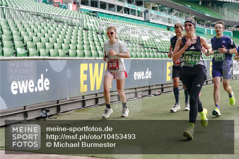 13.09.2026 - 21. swb-Marathon Bremen Michael Burmester http://msf.ph/oto/10453493 13.09.2026 12:51:32 Laufen im Stadion 235, 335, 734, 771, 863, 1043, 1125, 1146, 1162, 1232, 1455, 1492, 1510, 1513, 1613, 1955, 1970, 1998, 2008, 2130, 2291, 2295, 2360, 2442, 2444, 2447, 2498, 2759, 2847, 3085, 3440, 3484, 3566, 3647, 3703, 3808, 3830, 3899, 3959, 3988, 4023, 4165, 4283, 4368, 4429, 4473, 4475, 4559, 4571, 4573, 4582, 4727, 4781, 4782, 4888, 4895, 5066, 5079, 5152, 5155, 5168, 5314, 5379, 5521, 5532, 5620, 5627, 5636, 5696, 6267, 6274, 6471, 6668, 6901, 8033, 8798 meine-sportfotos.de