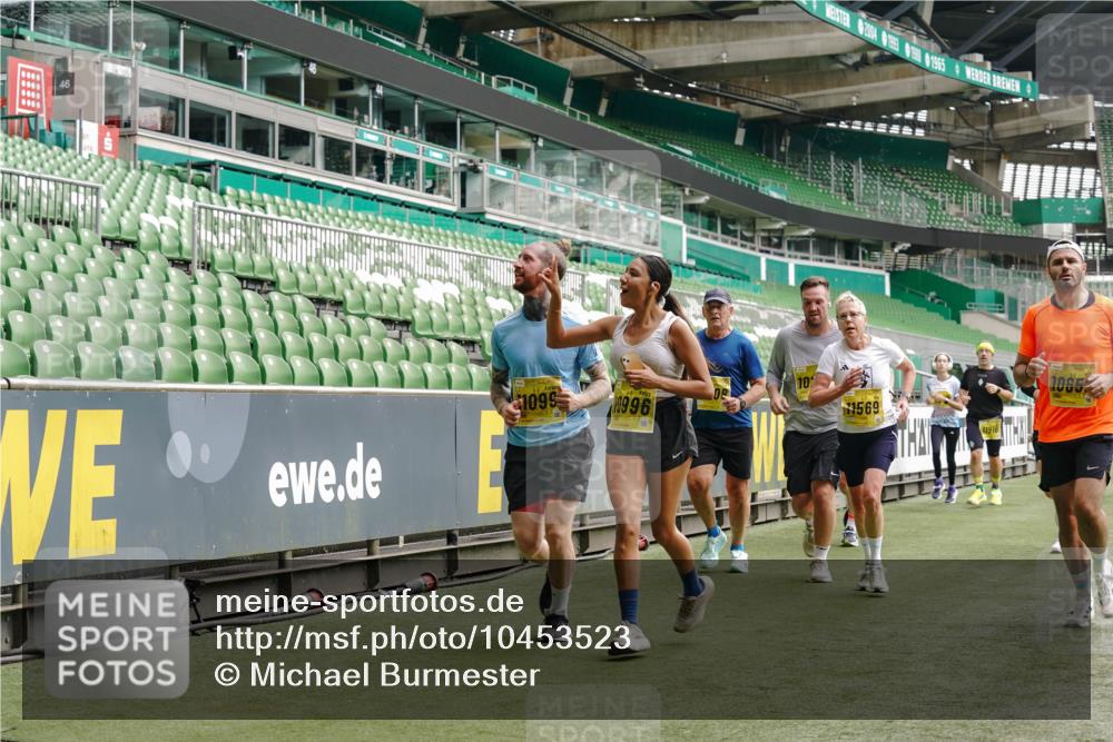 13.09.2026 - 21. swb-Marathon Bremen Michael Burmester http://msf.ph/oto/10453523 13.09.2026 10:32:04 Laufen im Stadion 10141, 10146, 10174, 10203, 10222, 10226, 10227, 10243, 10246, 10249, 10255, 10256, 10281, 10284, 10322, 10365, 10372, 10410, 10443, 10448, 10471, 10478, 10479, 10486, 10503, 10517, 10518, 10529, 10540, 10543, 10550, 10555, 10565, 10577, 10579, 10589, 10608, 10610, 10626, 10631, 10646, 10670, 10675, 10684, 10685, 10690, 10703, 10704, 10707, 10708, 10714, 10721, 10725, 10757, 10765, 10771, 10821, 10822, 10838, 10886, 11350, 11379 meine-sportfotos.de